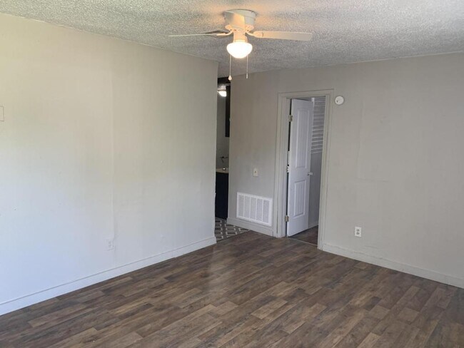 Foto del edificio - 1610 SE 62nd St