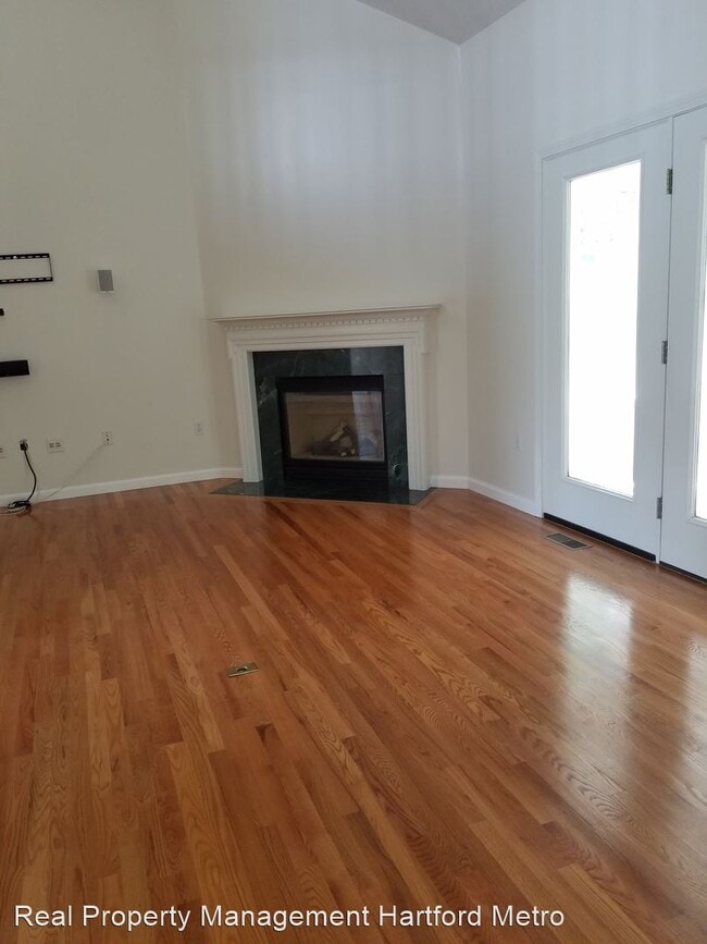 Building Photo - 3 br, 2.5 bath House - 17 Baldwin Dr