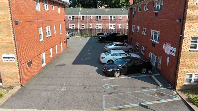 Foto del edificio - 824-828-832 Grove St
