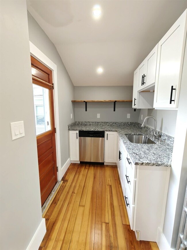 Building Photo - 19 Sheridan St
