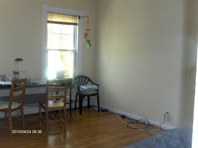 sala de estar o dormitorio - 76 Nash St