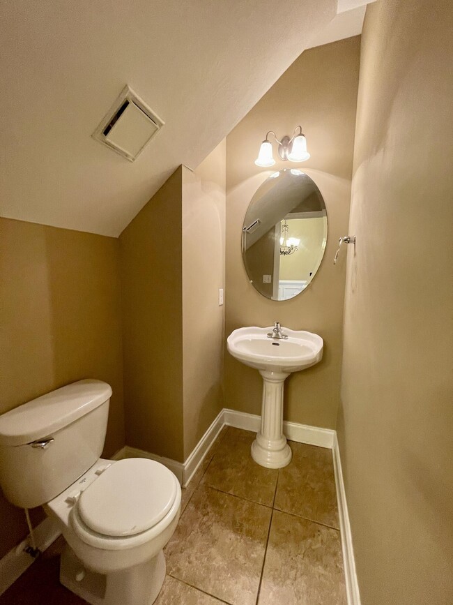 Building Photo - 1405 Leigh Ct