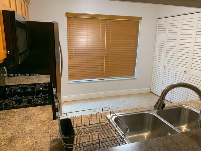 Foto del edificio - 10911 Jewel Box Ln