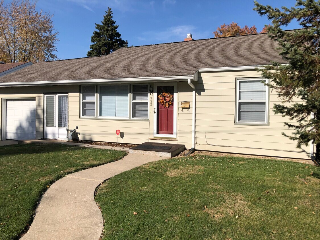 723 E Buerkin Ct, Peoria, IL 61603 House Rental in Peoria, IL