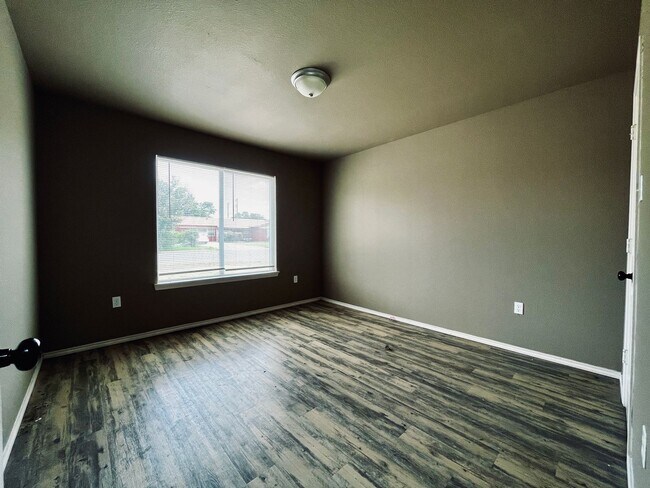 Building Photo - Northeast Lubbock 3/2/1