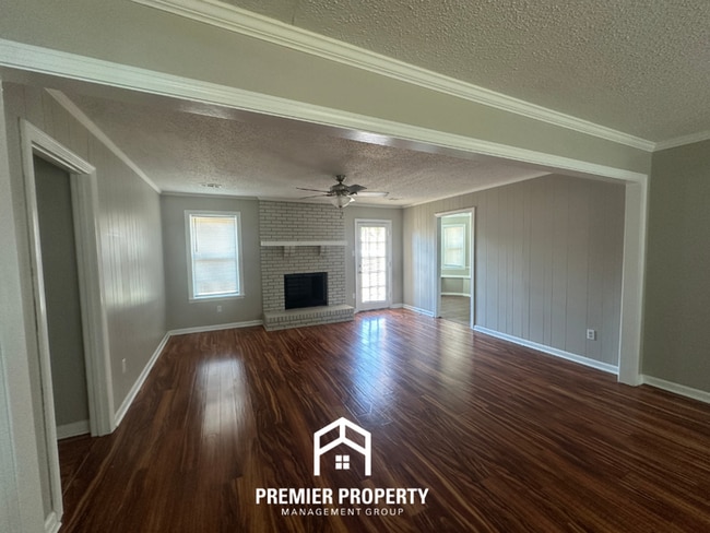 Building Photo - Spacious 3BR/2BA Bartlett Home | Hardwood Floors & Bay Window Breakfast Nook