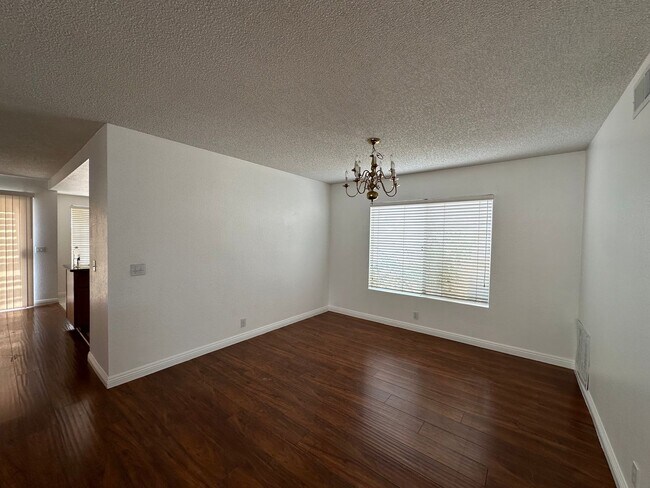 Foto del edificio - 5BD/ 3BA Home - Riverside, CA (Mission Grove)