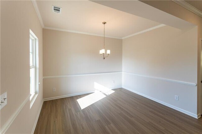 Building Photo - 530 River Run Dr