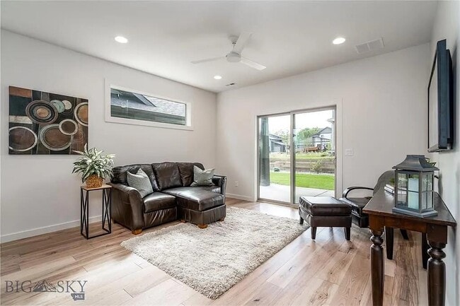 Building Photo - 2046 Dennison Ln