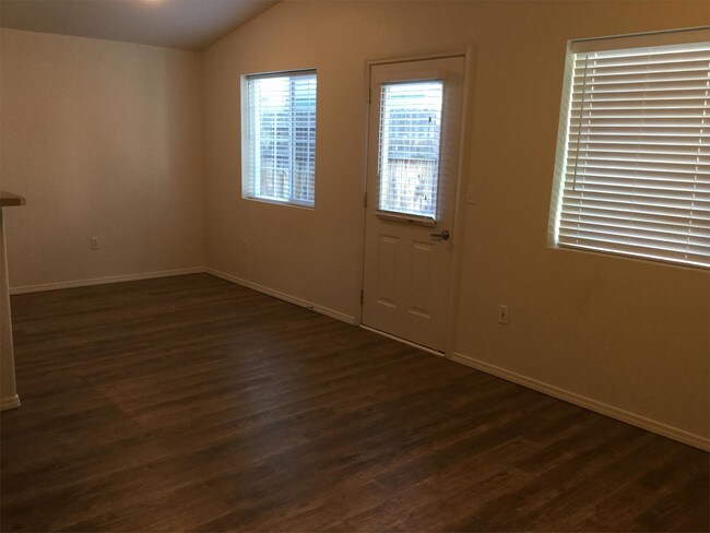 Foto del edificio - 1536 NE 5th St