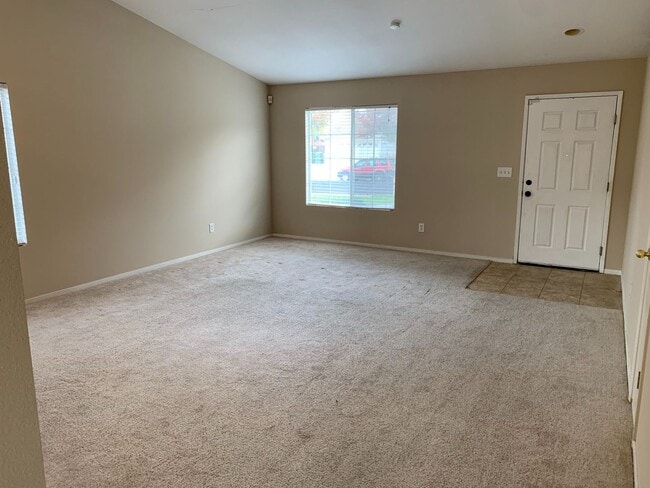 Building Photo - Beautiful Single Story 3 Bedroom, 2 Bath B...