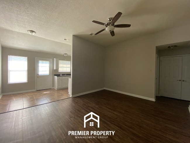 Building Photo - Charming 3BR/2BA Memphis Home with Vaulted Ceilings & Hardwood Floors!