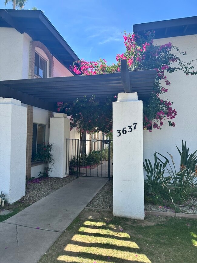 Photo - 3637 E Monterosa St House