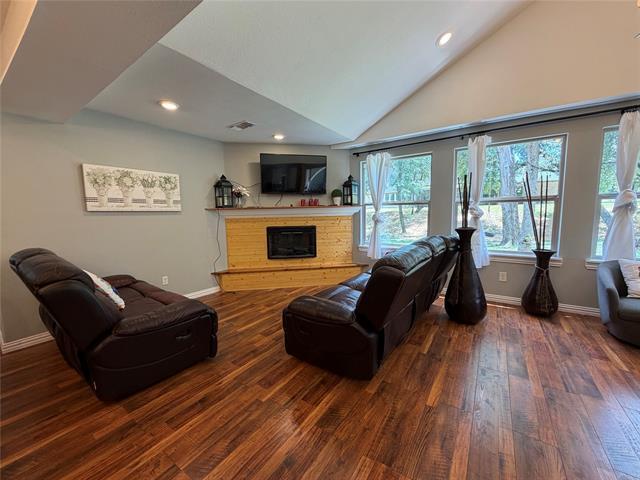 Foto del edificio - 7024 Red Bud Ln