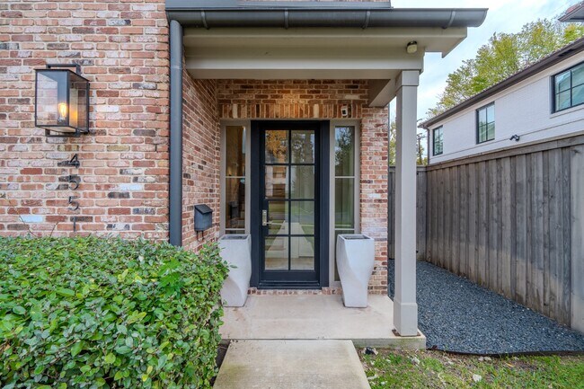 Foto del edificio - Open Concept custom build by Hudson Co in Highland Park!