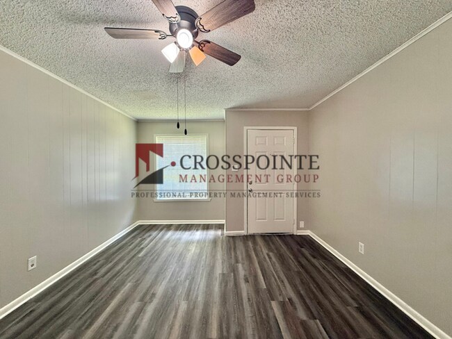 Foto del edificio - 2 Bedroom 1.5 Bathroom Triplex in Tyler!