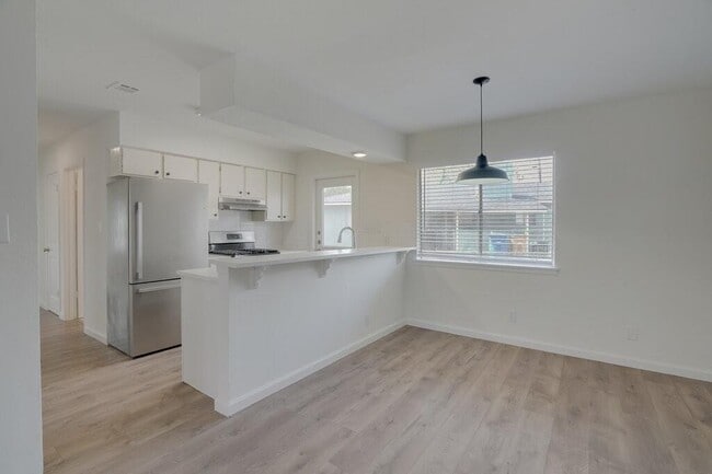 Building Photo - 304 John N Garner Cir