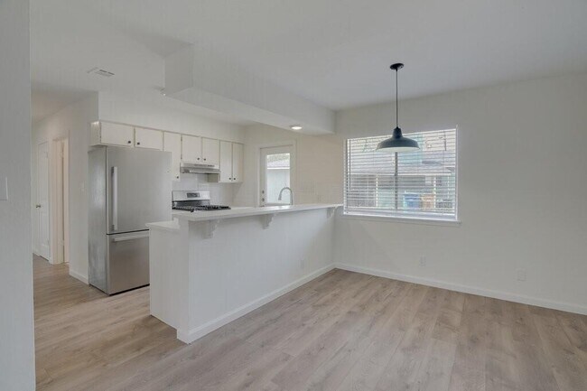 Foto del edificio - 304 John N Garner Cir