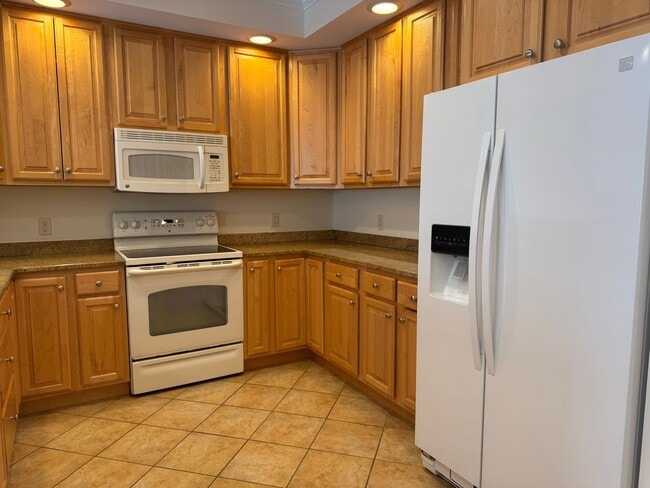 Building Photo - 3 Bedroom Condo in Hanover
