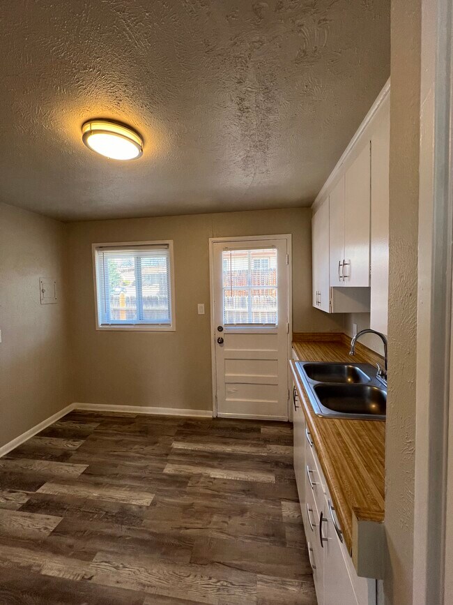 Foto del edificio - 473 Glen View Ct
