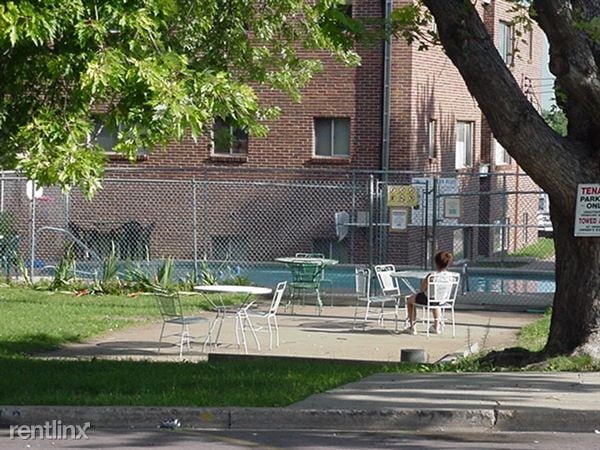 Building Photo - 304 S Lowell Ave