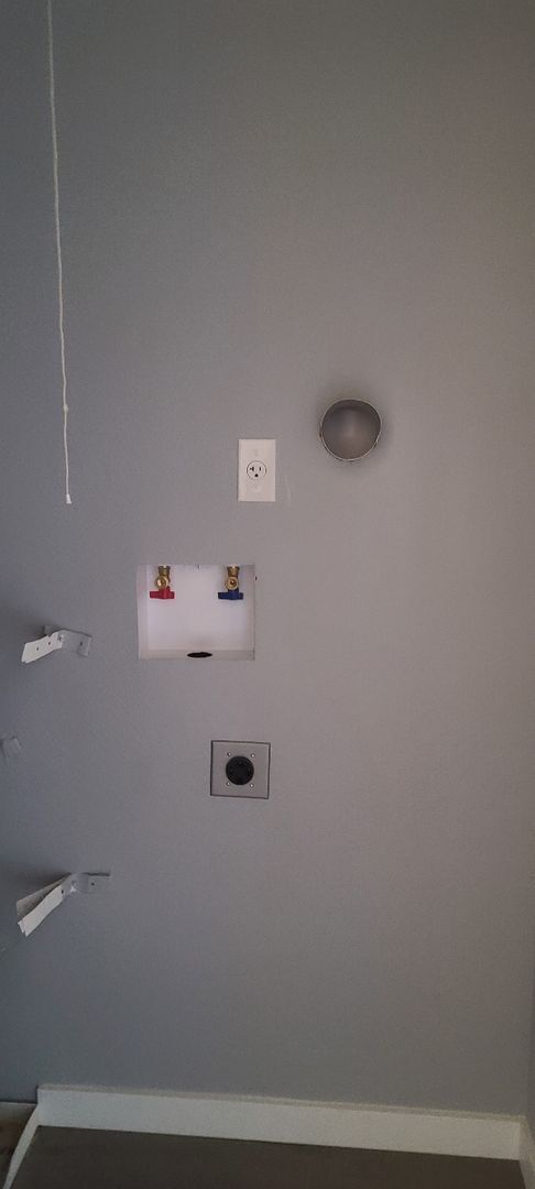 Building Photo - Renovated 2 bedroom, 1 bath apartment