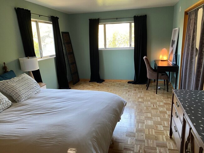 Dormitorio - 1017 Louisiana St