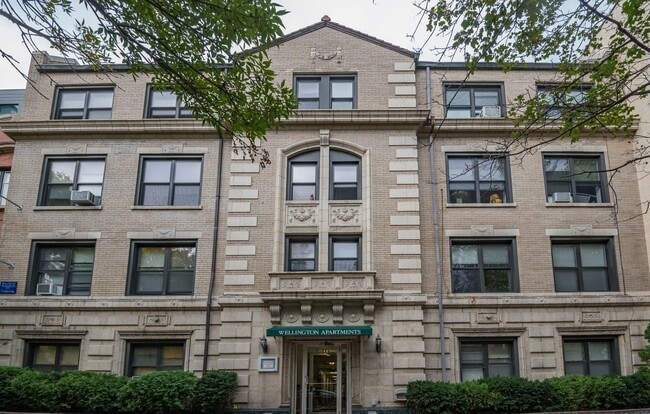 Building Photo - 546 W Wellington Ave