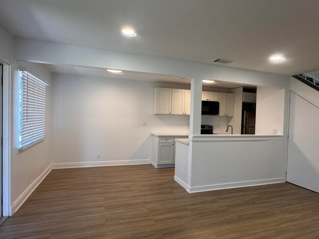 Building Photo - 805 Tiffany Dr W