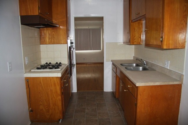 Building Photo - 908 E Chevy Chase Dr