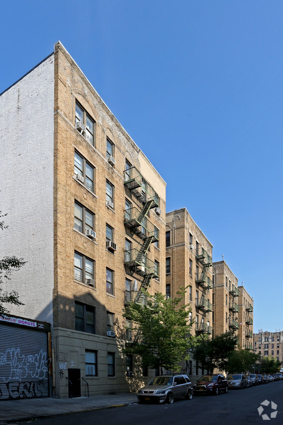 Primary Photo - 9-23 Thayer St