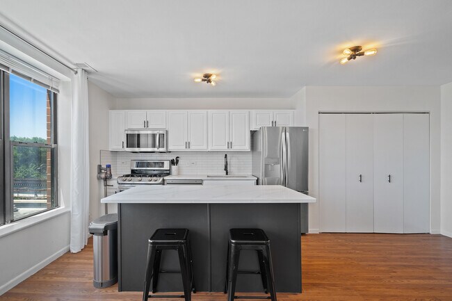 Building Photo - 1600 N Halsted St