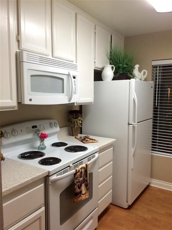Kitchen - 854 S Rancho Santa Fe Rd