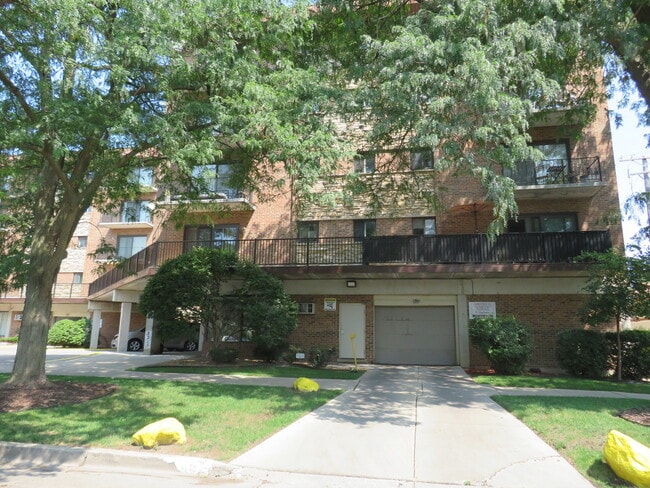 Building Photo - 2317 N Neva Ave