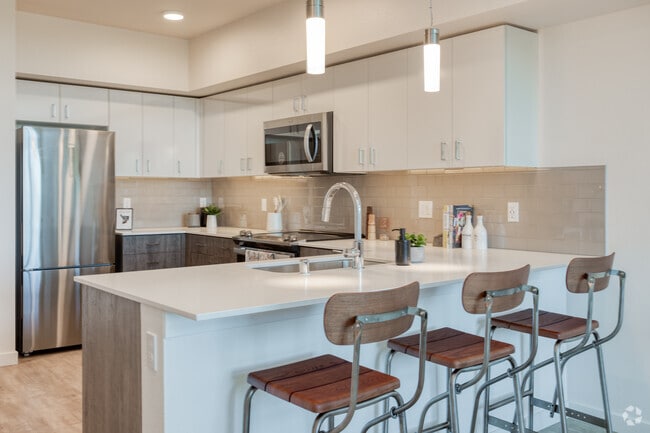 1BR, 1BA - 806SF - Terrace Station Apartments