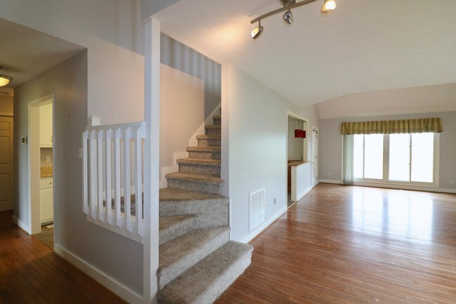 Building Photo - 832 Castleberry Ct
