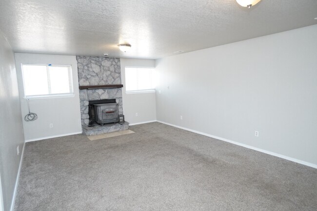 Building Photo - 698 Berwick Dr