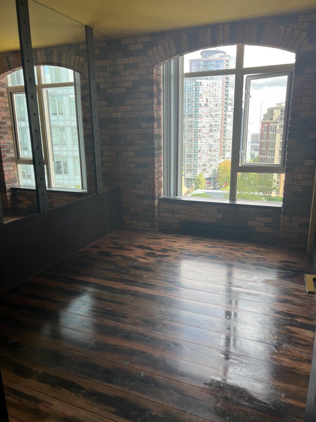 Photo du bâtiment - 480 Robson St