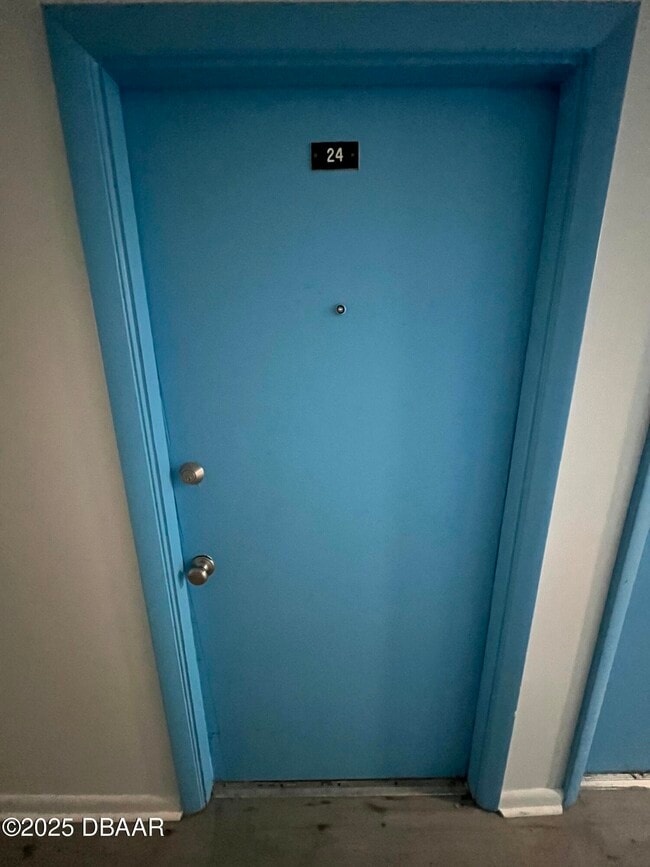 Building Photo - 1850 S Park Ave