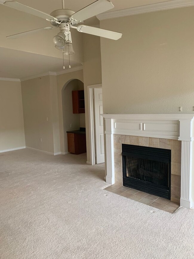 Building Photo - LOVELY TOP LEVEL CONDO IN GERMANTOWN