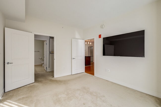 Building Photo - 155 Potomac Passage