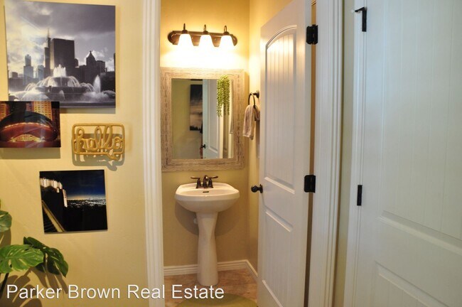 Building Photo - 3 br, 2.5 bath House - 2224 Mackay Ln