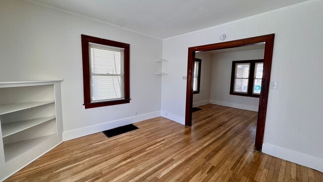 Building Photo - 1716 Linden Ave SE