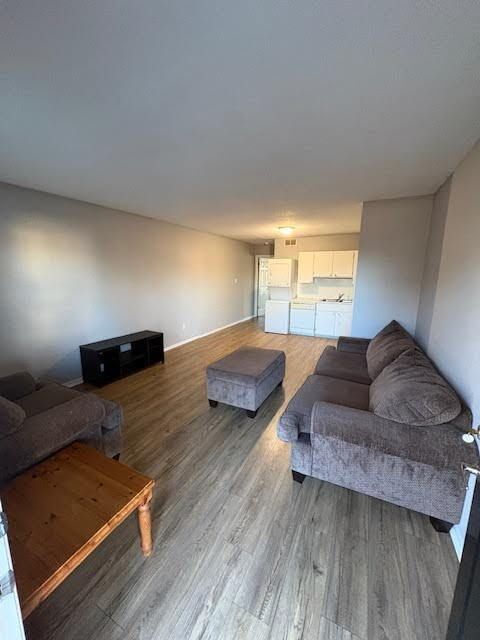 Foto del edificio - 301 E 12th St