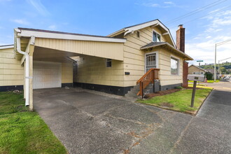 Building Photo - 419 N Alder St
