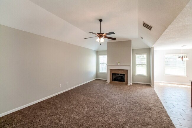 Building Photo - 75 Willow Springs Ln