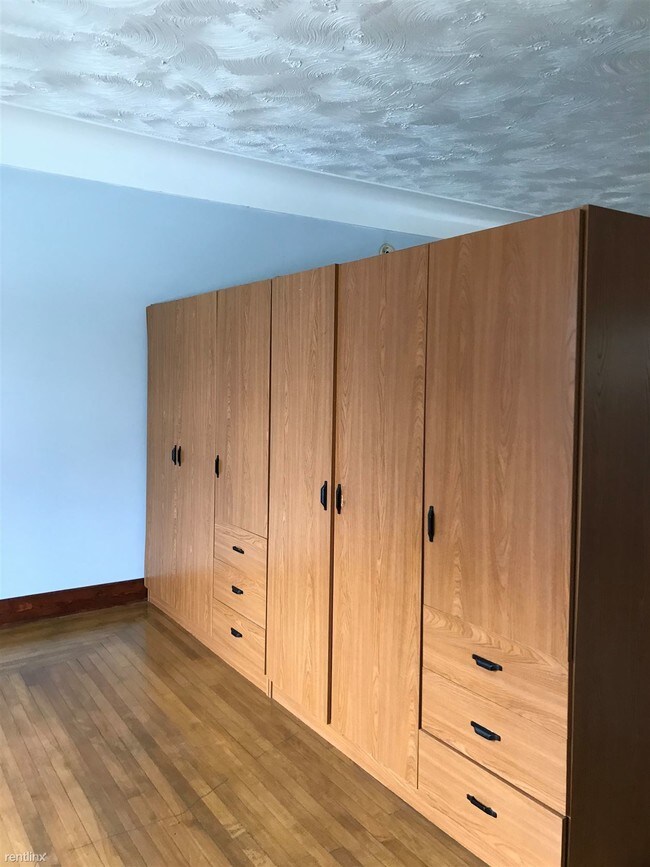 Foto del edificio - 1 br, 1 bath Triplex - Mill St. APTS Apt #2