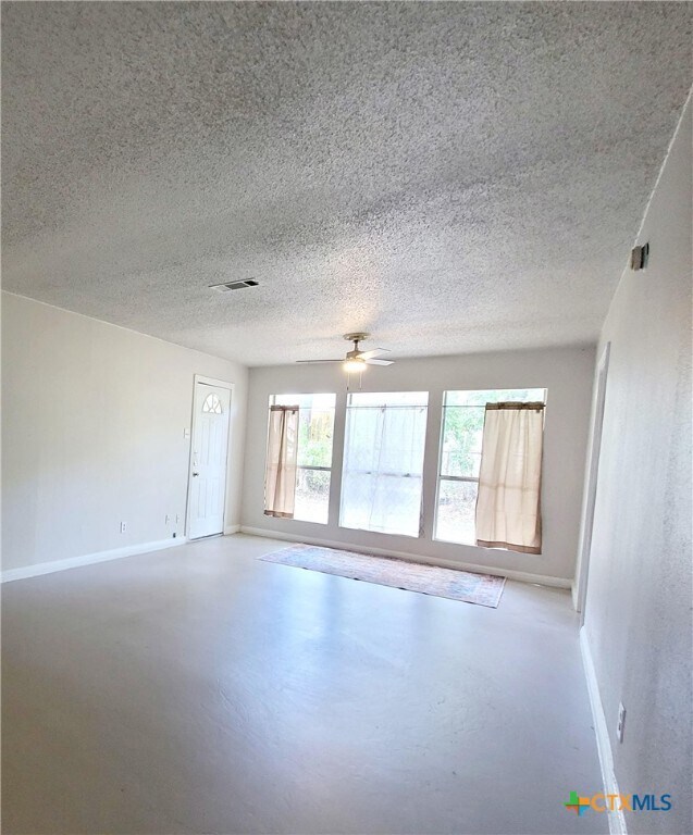 Building Photo - 819 Estelle Ave
