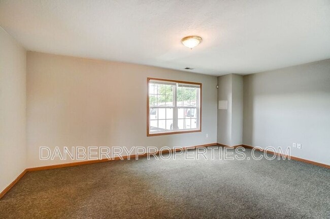 Building Photo - 1107 N Byrne Rd