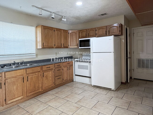 Building Photo - 1717 Lindsey Rd